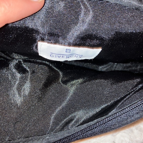 Givenchy makeup bag! 🖤✨ - Picture 5 of 6